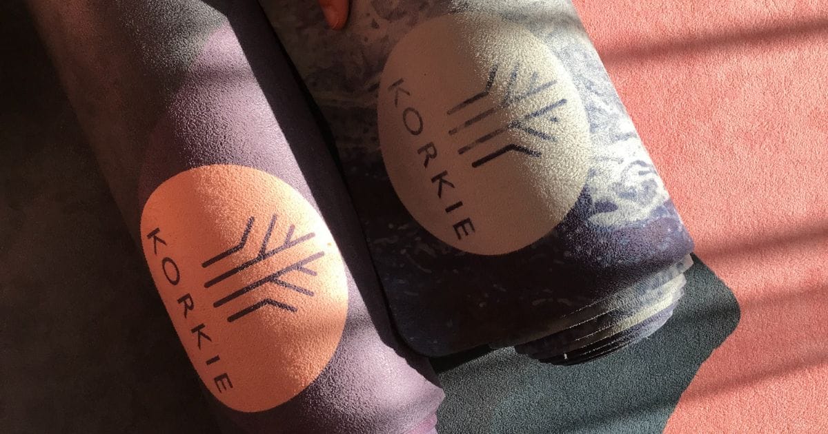 Korkie recenze: Jak obstály cestovní podložky na jógu? Zkušenosti z cest + 10% sleva