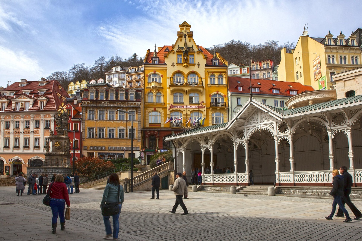 Kolonáda v Karlových Varech pod Krušnými horami