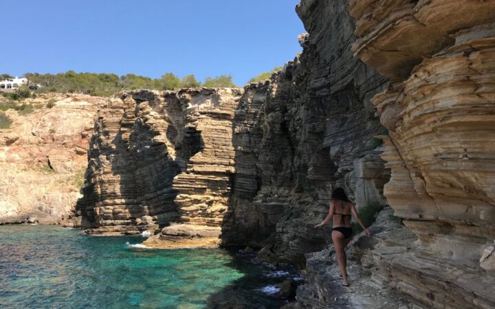 Wakacje na Ibizie: gdzie spać, najpiękniejsze plaże i ile to kosztuje