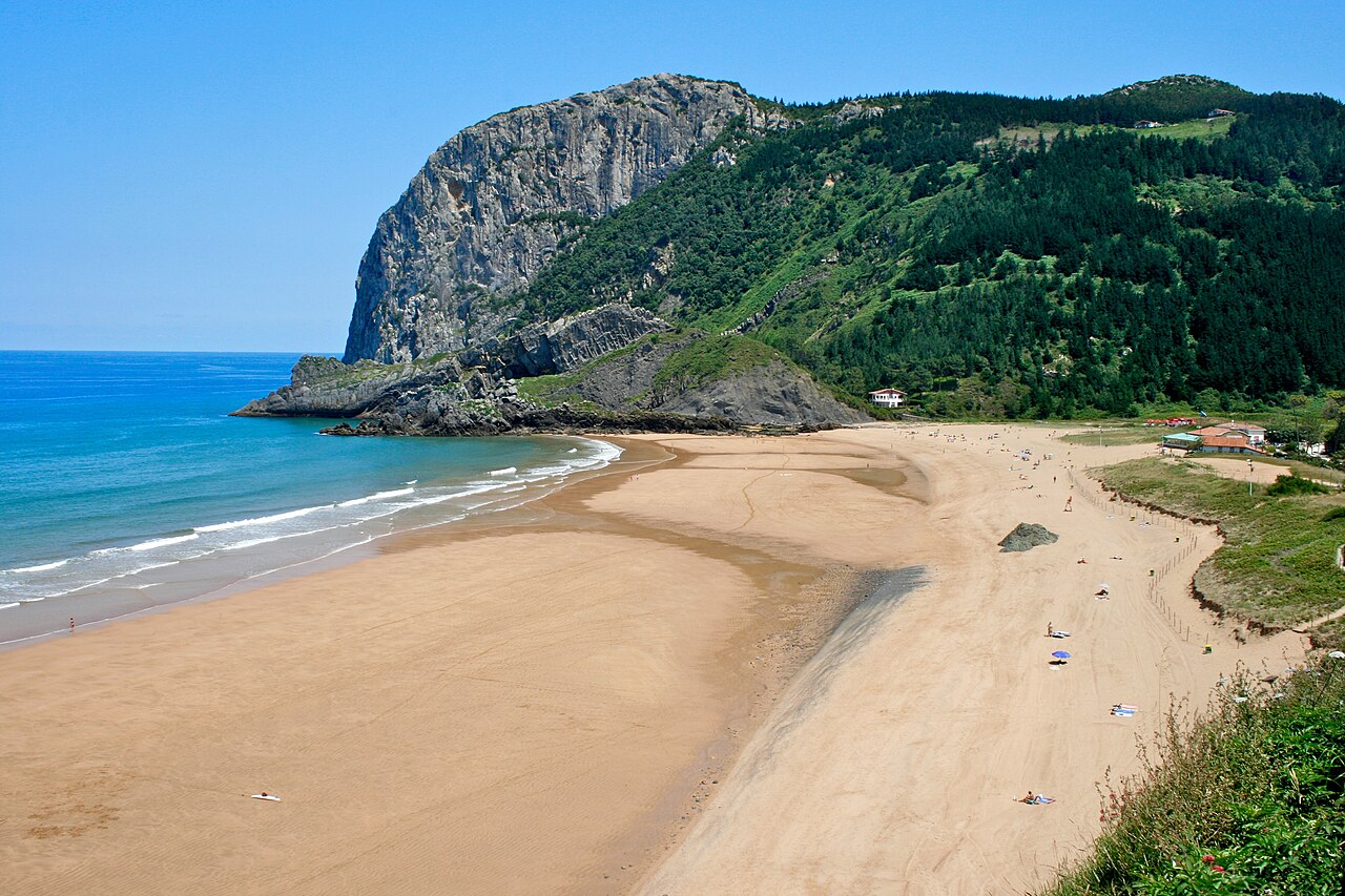 Plaża Laga pod przylądkiem Ogoño w Kraju Basków