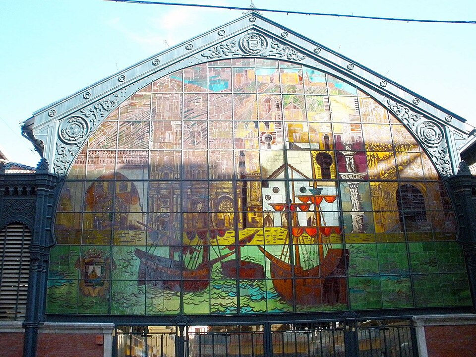 Maurisches Marmorportal der Markthalle Mercado Central de Atarazanas in Málaga