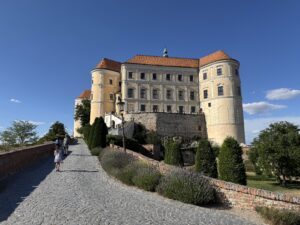 16 romantických míst, kam na svatební cestu v Česku