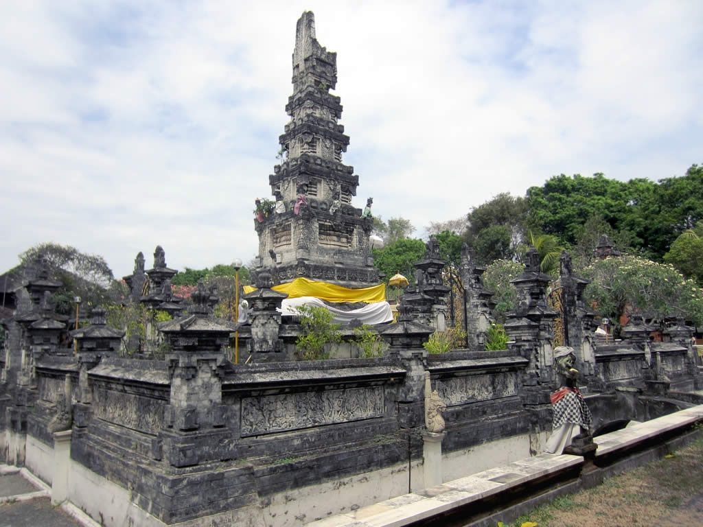 Chrám Pura Agung Jagatnatha v Denpasaru na Bali