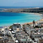 Záliv a tyrkysové moře u San Vito Lo Capo na Sicílii