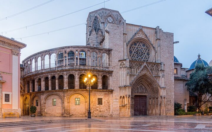 Valencia Landmarks: A Step by Step Walk Through the Old Town