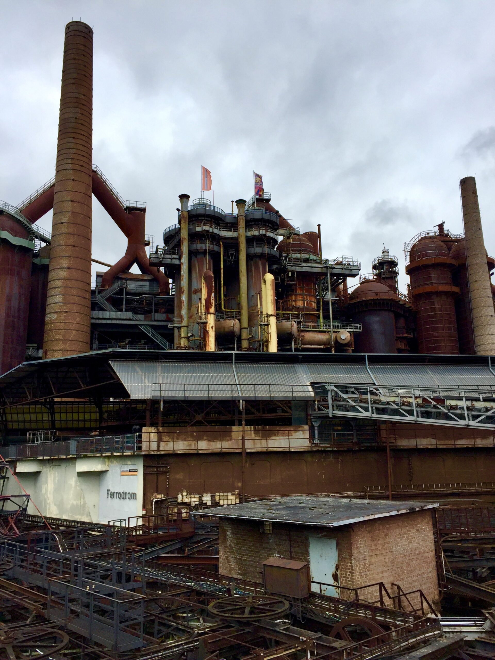 Industriekomplex des ehemaligen Eisenwerks mit Hochöfen