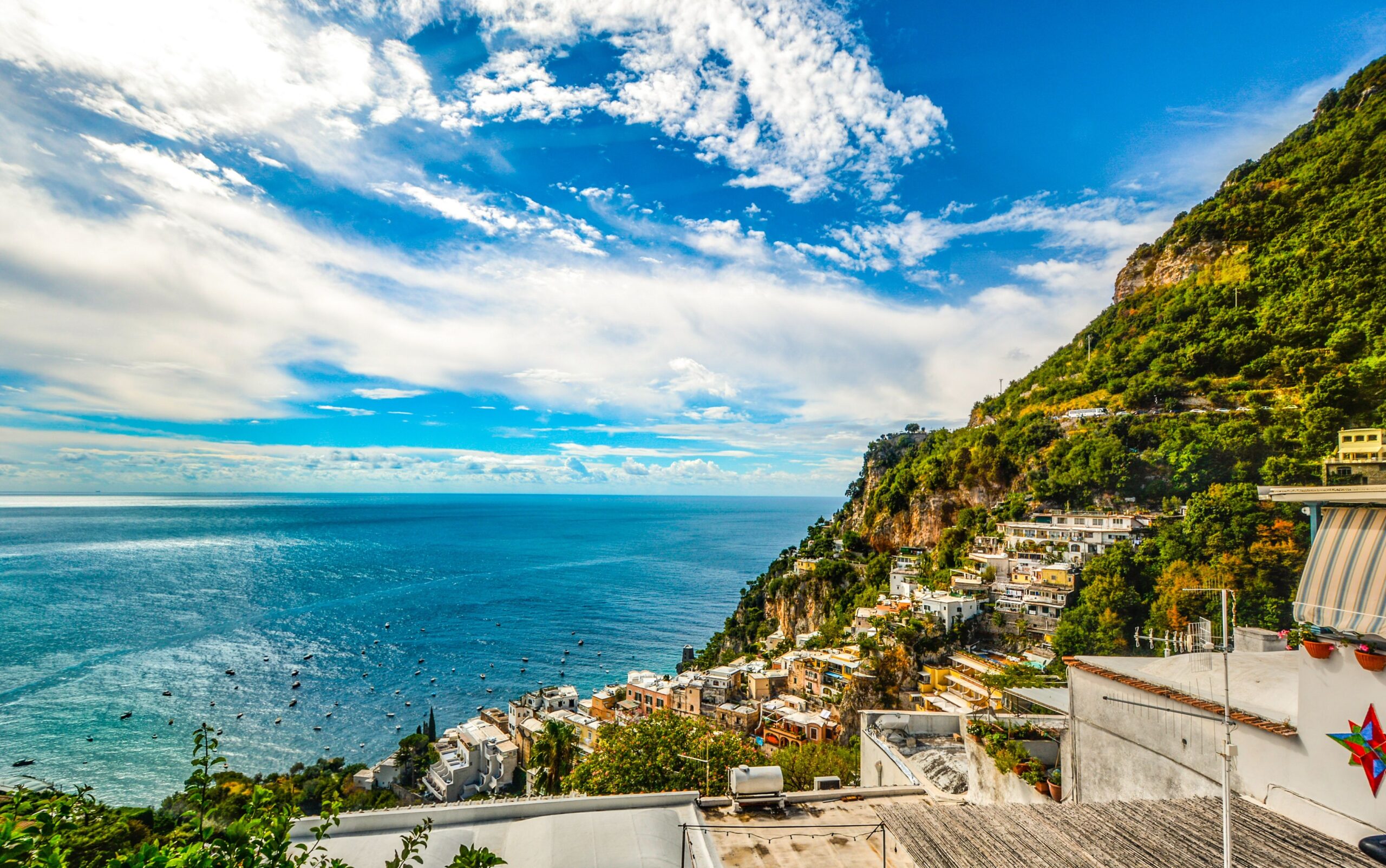 Positano na Amalfském pobřeží: barevné domky nad mořem