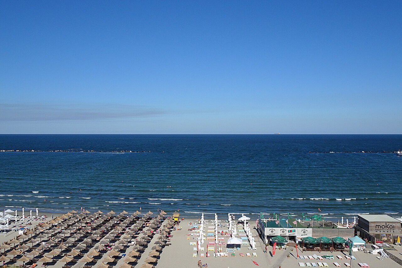 Pláž Mamaia u Konstanci na rumunském pobřeží Černého moře