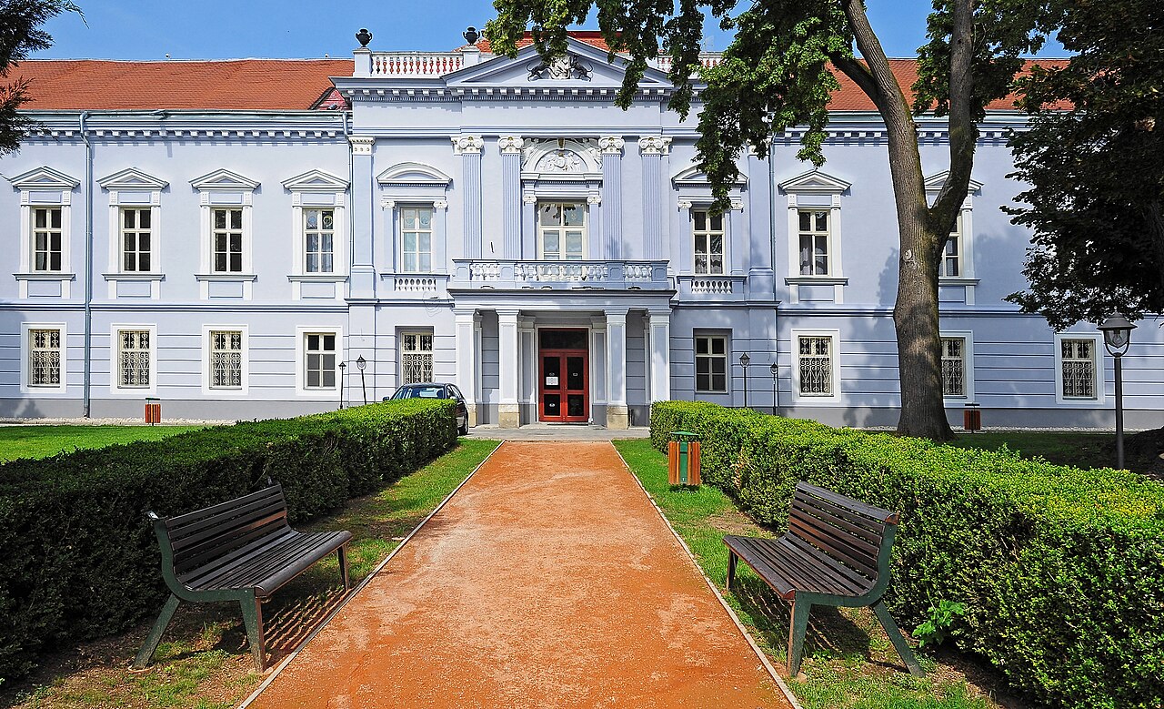 The Mojmírovce manor house with its English park