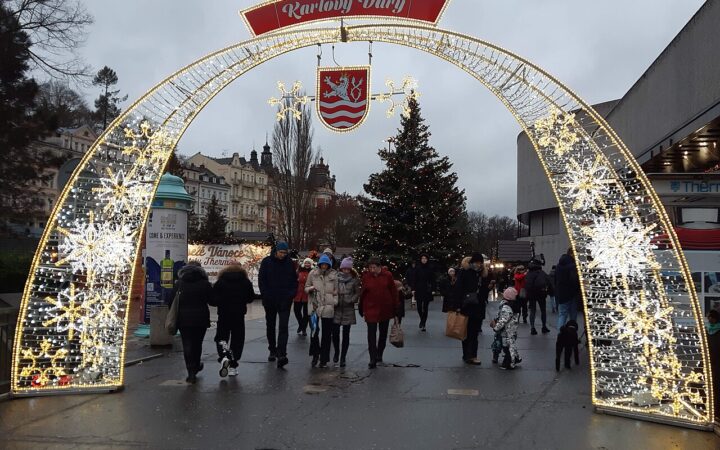 Weihnachtsmarkt Karlsbad 2026 (Karlovy Vary): Termine, Hotels + 12 Wintertipps