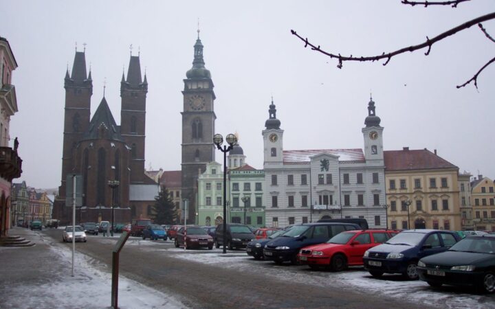Weihnachtsmarkt Hradec Králové 2026: Termine, Eisbahn, Hotels + 10 Tipps für Königgrätz im Winter